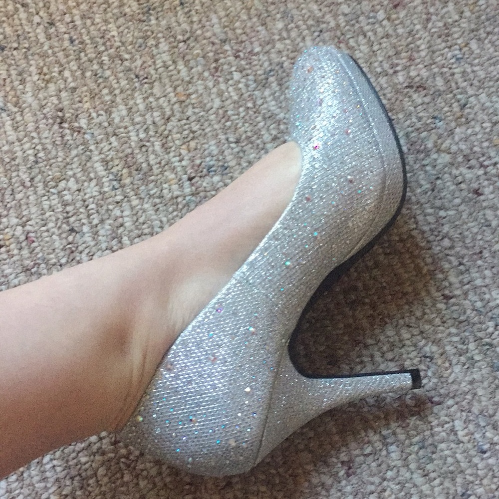 Silver Shoes - Picture 3 of 4